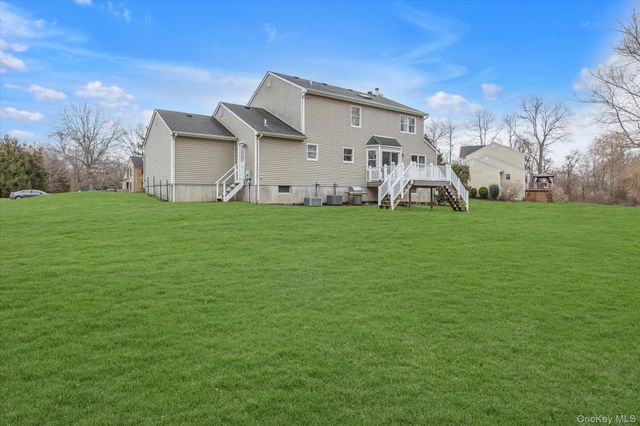 108 Vista Court, Jamesport, NY 11947