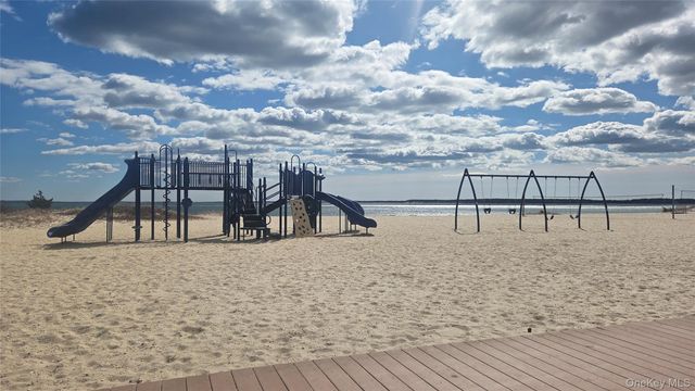 108 Vista Court, Jamesport, NY 11947