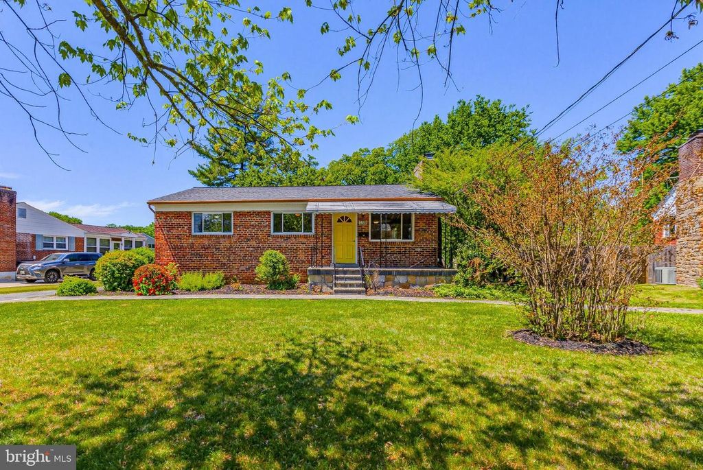 4611 HARLAN ST, Rockville, MD 20853