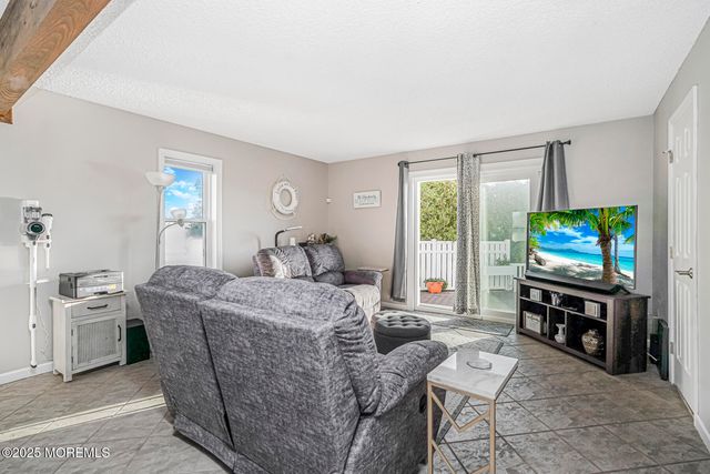 1001 Painter Pt, Lanoka Harbor, NJ 08734