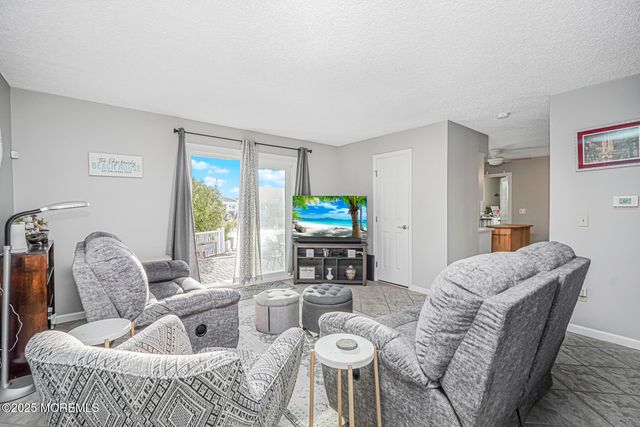 1001 Painter Pt, Lanoka Harbor, NJ 08734