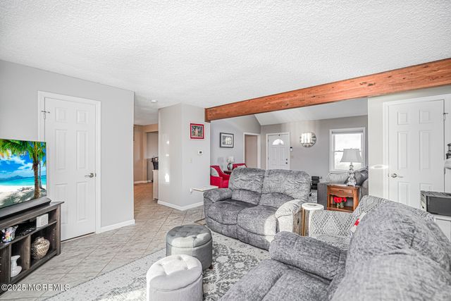 1001 Painter Pt, Lanoka Harbor, NJ 08734