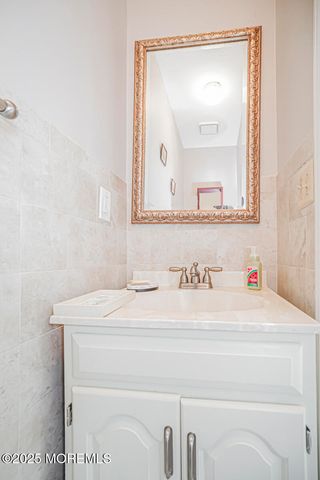 1001 Painter Pt, Lanoka Harbor, NJ 08734