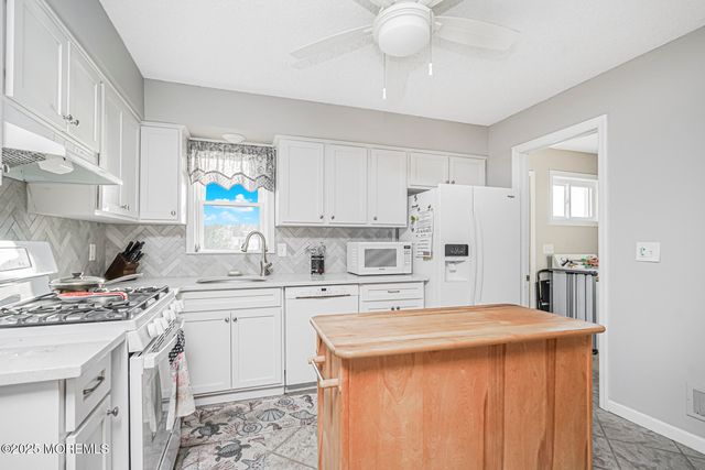 1001 Painter Pt, Lanoka Harbor, NJ 08734