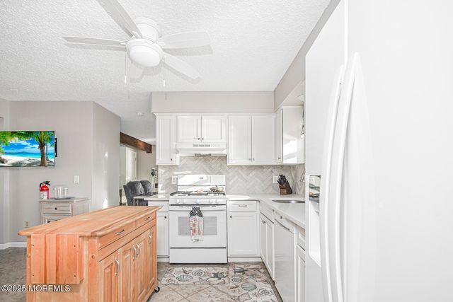 1001 Painter Pt, Lanoka Harbor, NJ 08734