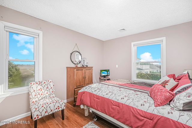 1001 Painter Pt, Lanoka Harbor, NJ 08734