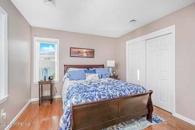 1001 Painter Pt, Lanoka Harbor, NJ 08734