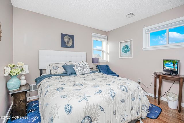 1001 Painter Pt, Lanoka Harbor, NJ 08734