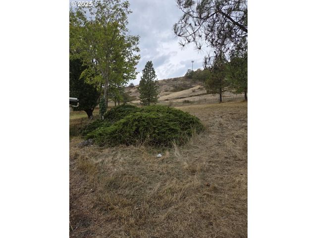 188 ROBIN St, Roseburg, OR 97470