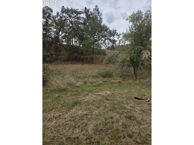 188 ROBIN St, Roseburg, OR 97470