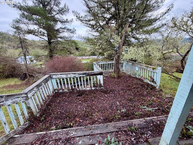 188 ROBIN St, Roseburg, OR 97470