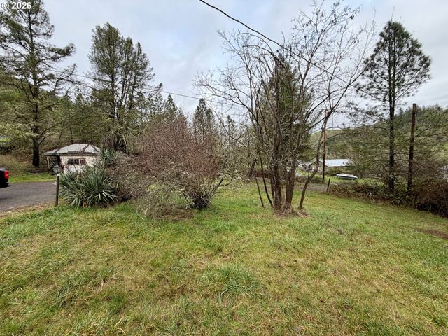 188 ROBIN St, Roseburg, OR 97470