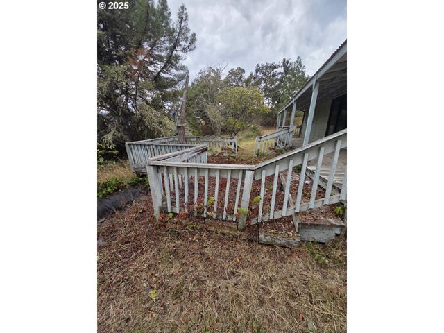 188 ROBIN St, Roseburg, OR 97470