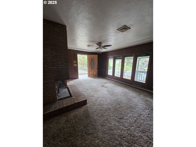 188 ROBIN St, Roseburg, OR 97470