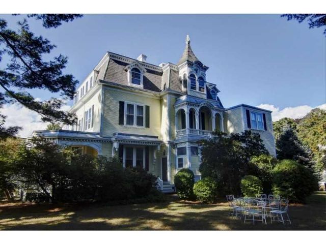 45 Ayrault Street 9, Newport, RI 02840