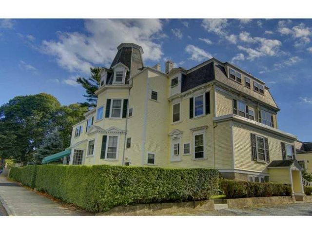 45 Ayrault Street 9, Newport, RI 02840