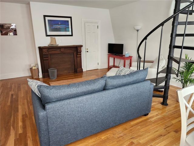 45 Ayrault Street 9, Newport, RI 02840