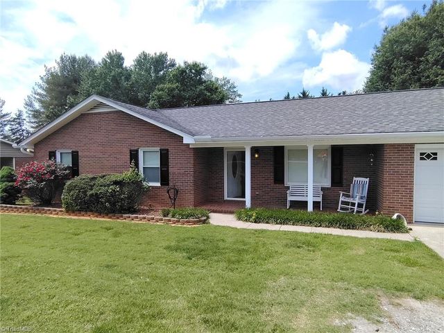 159 Cedar Knoll Drive, Mount Airy, NC 27030