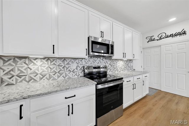 226 Marais Temps Clair Way, St Charles, MO 63301