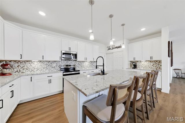 226 Marais Temps Clair Way, St Charles, MO 63301