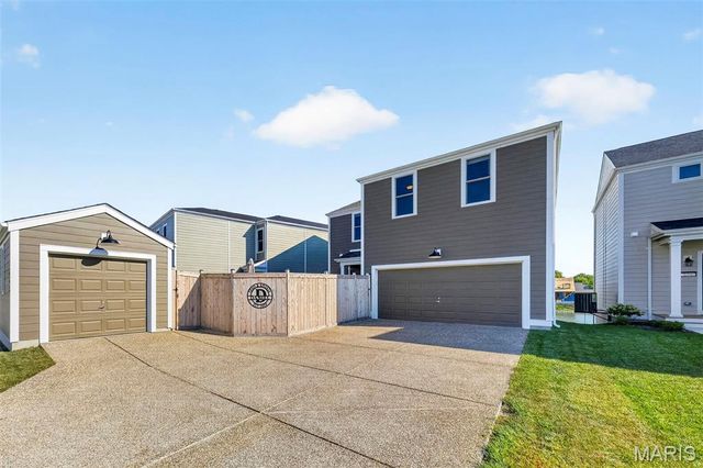 226 Marais Temps Clair Way, St Charles, MO 63301