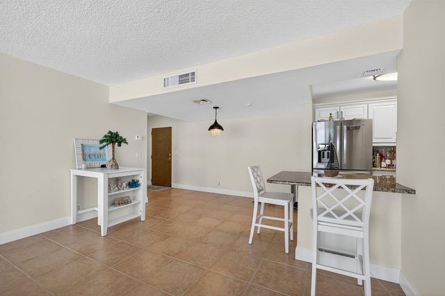 336 Golfview Road 905, North Palm Beach, FL 33408
