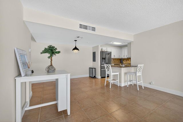 336 Golfview Road 905, North Palm Beach, FL 33408