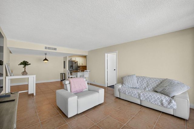 336 Golfview Road 905, North Palm Beach, FL 33408
