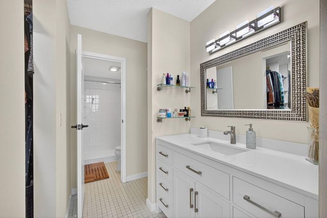 336 Golfview Road 905, North Palm Beach, FL 33408