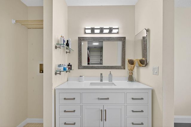 336 Golfview Road 905, North Palm Beach, FL 33408