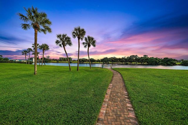 336 Golfview Road 905, North Palm Beach, FL 33408