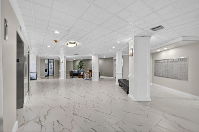 336 Golfview Road 905, North Palm Beach, FL 33408