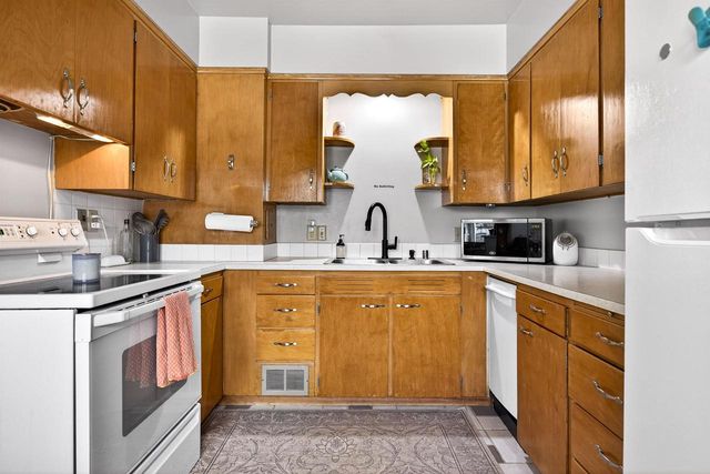 121 S OUTAGAMIE STREET, Appleton, WI 54914