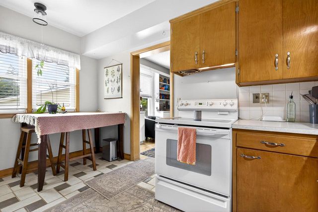 121 S OUTAGAMIE STREET, Appleton, WI 54914