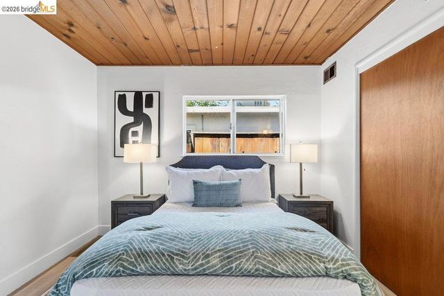 365 Redbud Ln, Hayward, CA 94541