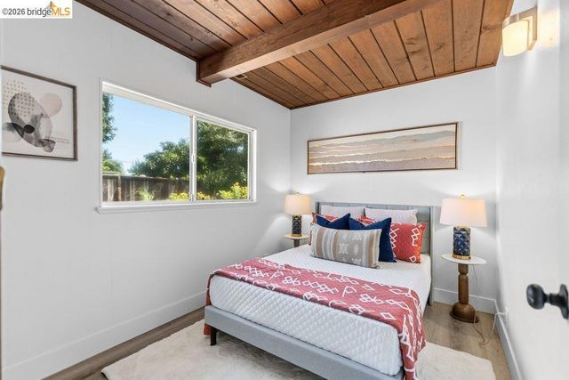 365 Redbud Ln, Hayward, CA 94541
