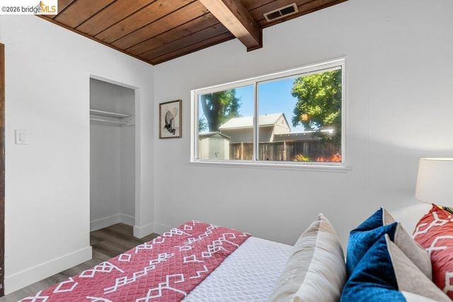 365 Redbud Ln, Hayward, CA 94541
