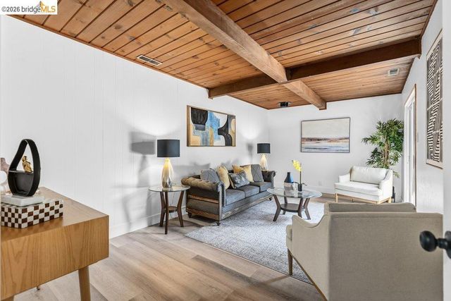 365 Redbud Ln, Hayward, CA 94541