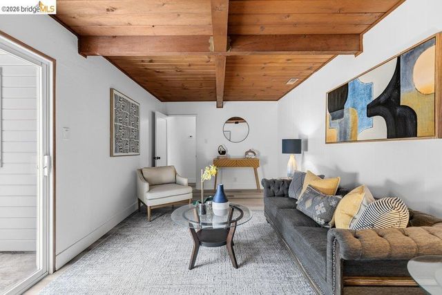 365 Redbud Ln, Hayward, CA 94541