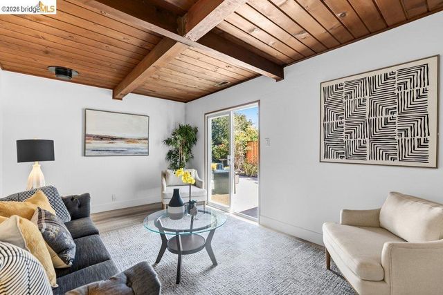 365 Redbud Ln, Hayward, CA 94541