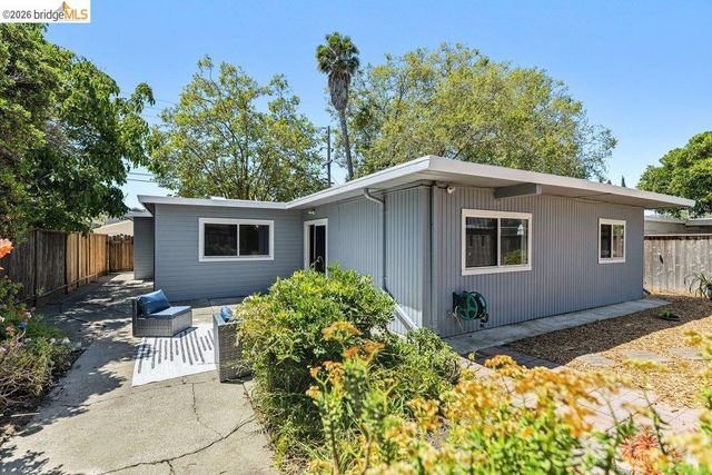 365 Redbud Ln, Hayward, CA 94541