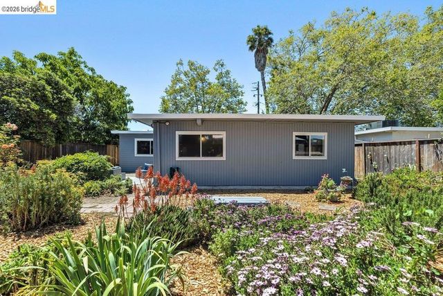 365 Redbud Ln, Hayward, CA 94541