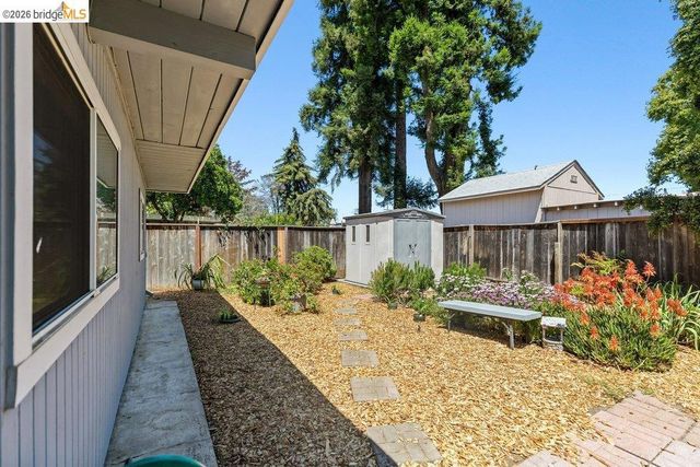 365 Redbud Ln, Hayward, CA 94541