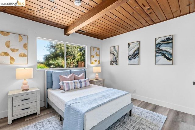 365 Redbud Ln, Hayward, CA 94541