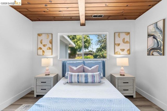 365 Redbud Ln, Hayward, CA 94541
