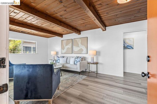 365 Redbud Ln, Hayward, CA 94541