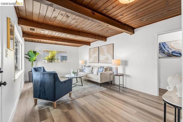 365 Redbud Ln, Hayward, CA 94541