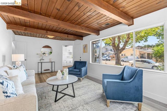 365 Redbud Ln, Hayward, CA 94541