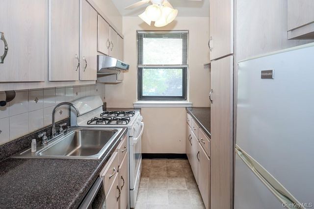 189-19 39th Avenue 118, Flushing, NY 11358