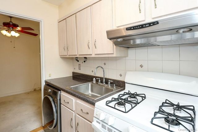 189-19 39th Avenue 118, Flushing, NY 11358